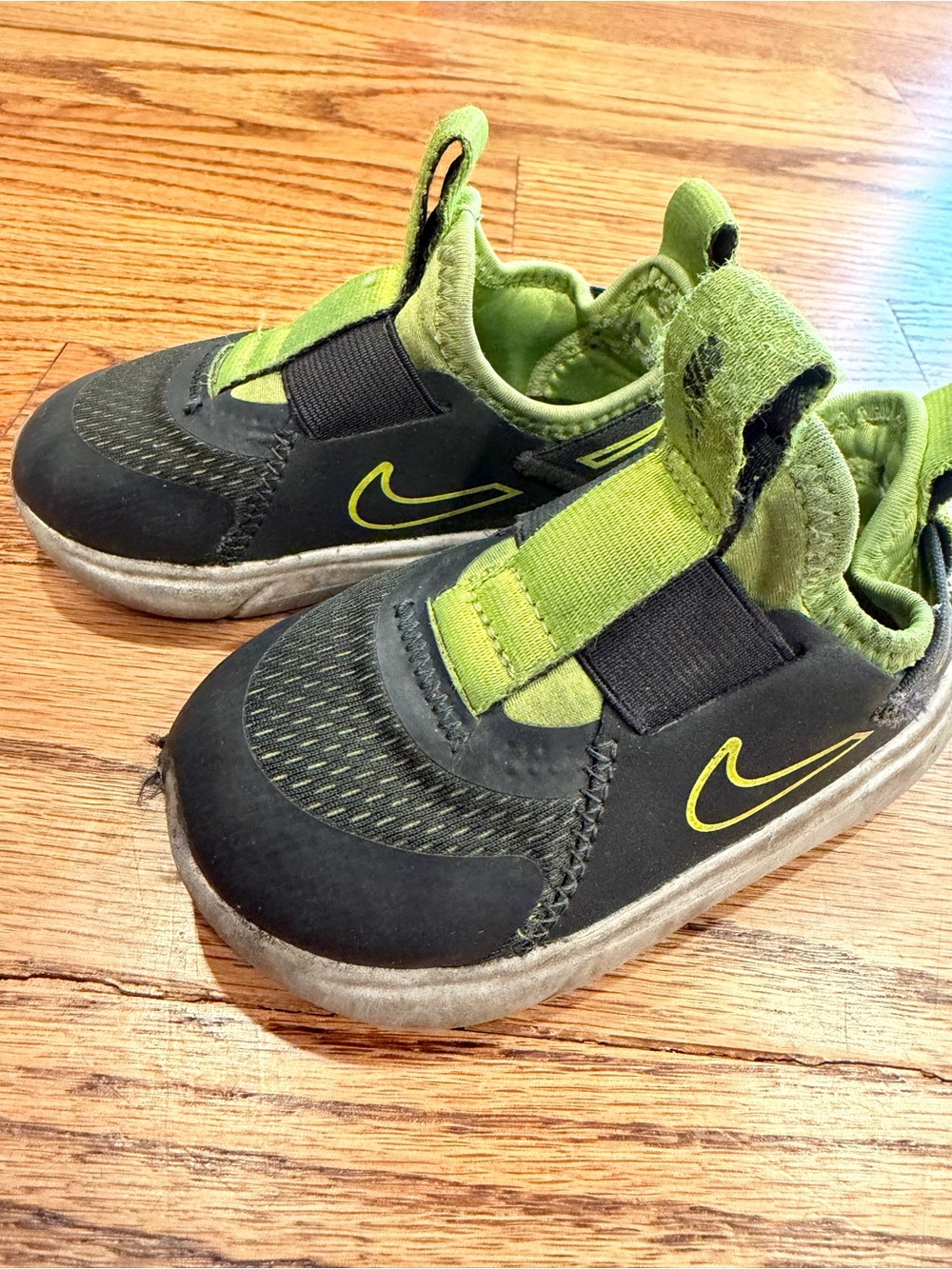 Nike Kids' Green and Black Slip-On sneakers 6C
